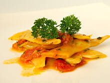 Fot. Wkn, Mamut w sosie pomidorowo-orzechowym