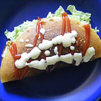 Gyros w naleśniku z sosem curry