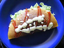 Fot. jovisse, Gyros w naleśniku z sosem curry