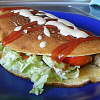 Gyros w naleśniku z sosem curry