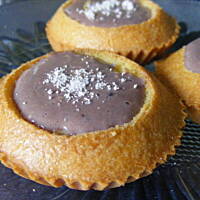 Babeczki biszkoptowe z kremem czekoladowym