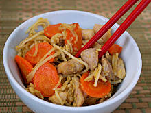 Fot. katy12, Makaron Chow Mein z kurczakiem, jajkiem i sosem ostrygowym