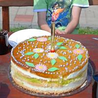 Ptysiowy Tort z zielonym kremem uwielbiany przez dzieci