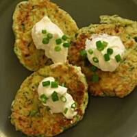 Placki z cukinii z sosem czosnkowym