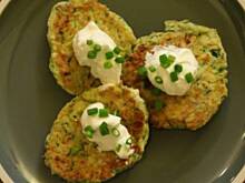 Fot. anuria, Placki z cukinii z sosem czosnkowym