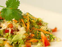 Fot. Wkn, Sałatka grillowa pekinka i spółka