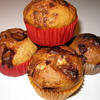 Muffinki orzechowo-czekoladowe z rumową nutą