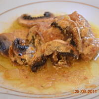 Karkówka w śmietanie (z cebulką i pieczarkami)