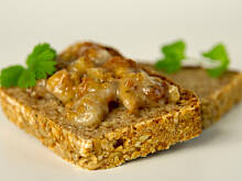 Fot. Wkn, Smalec z cebulą i cząbrem