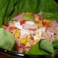 Sałatka z szynką grubo ciosana