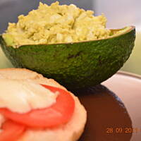 Śniadanie do łóżka (pasta z jajkiem i awokado)