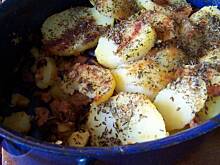 Fot. ireth, Zapiekanka ziemniaczano indycza z sosem czosnkowym