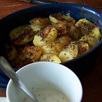 Zapiekanka ziemniaczano indycza z sosem czosnkowym