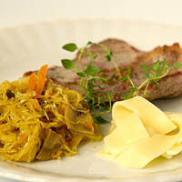 Kapusta kiszona zasmażana z pieczarkami i cebulą