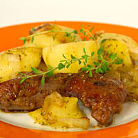 Wątróbka ziołowa delikatna z cebulą i jabłkami