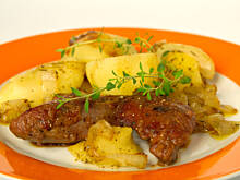 Fot. Wkn, Wątróbka ziołowa delikatna z cebulą i jabłkami