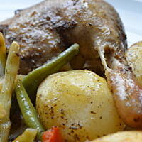 Kaczki noga pieczona z warzywami