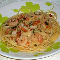 Spaghetti z krewetkami, papryczką chilli i kolendrą