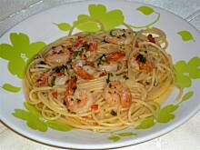 Fot. niebieska-różyczka, Spaghetti z krewetkami, papryczką chilli i kolendrą