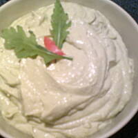 kremowa pasta z awokado do chrupkich przekąsek i chleba