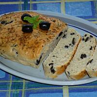 Focaccia z oliwkami i oregano