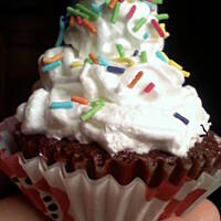 babeczki z białymi kapeluszami