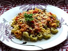 Fot. niebieska-różyczka, Kolorowe tortellini w sosie z ziołami