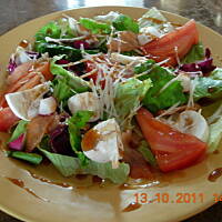 Sałatka z azjatyckim dressingiem