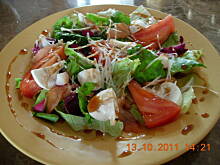 Fot. Satina, Sałatka z azjatyckim dressingiem