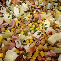 Sałatka z cieciorką i camembert'em