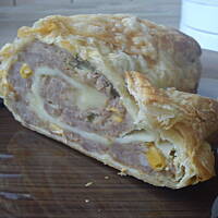 Rolada z mięsa mielonego w cieście francuskim