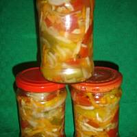 Sałatka w zalewie w słoiczkach