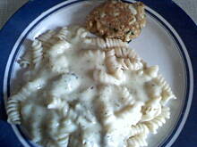 Fot. Fiddle, Kotlety jajeczne z sosem brokułowym i makaronem