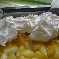 Złocista szarlotka pod puszystką kołderką