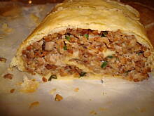 Fot. anqe, rolada z kaszą gryczaną w sosie grzybowym