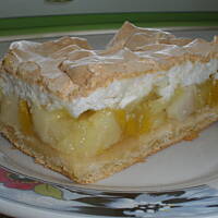 Złocista szarlotka pod puszystką kołderką