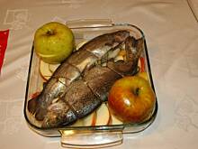 Fot. aggusia35, Wigilijne pstrągi na jabłku pieczone