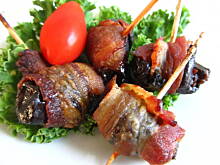 Fot. Kluko, Śliwki faszerowane wątróbką zawijane w boczek