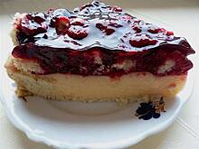 Fot. niebieska-różyczka, Ciasto malinowo- truskawkowe z budyniem i likierem pomarańczowym