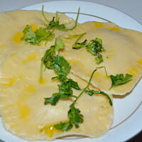 Kwadratowe pierogi z krewetkami