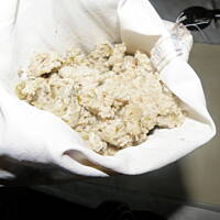 Paszteciki z ciasta francuskiego z mięsem z rosołu