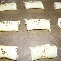 Paszteciki z ciasta francuskiego z mięsem z rosołu