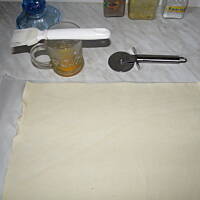 Paszteciki z ciasta francuskiego z mięsem z rosołu