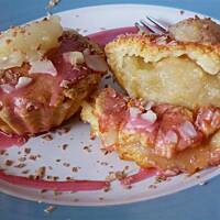 Babeczki z musem gruszkowym i lukrem porzeczkowym