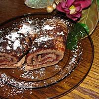 Naleśniki kakaowe z dżemem truskawkowym