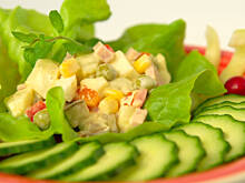 Fot. Wkn, Sałatka ziamniaczana z szynką i grzybkami konserwowymi