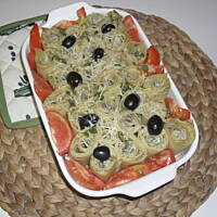 makaronowe ślimaki z tuńczykiem, pesto i ricottą