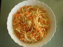 Fot. MamaH, Surówka z białej kapusty w zalewie