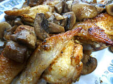 Fot. niebieska-różyczka, Soczyste skrzydełka do obiadu z pieczarkami i ziołami