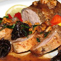 Polędwiczki w sosie śliwkowo-orzechowym